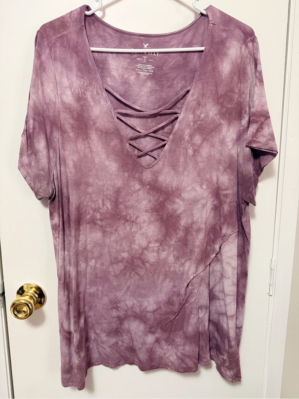 American Eagle Outfitters Mauve Tie-Dye Lace-Up V-Neck Short Sleeve Tee